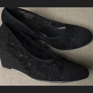 SEYCHELLES Wedge 2” Heels Shoes 9 Black Lace